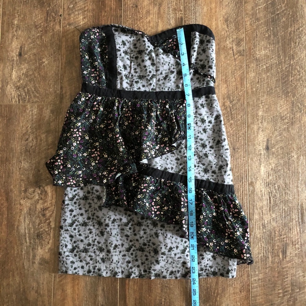 💕 Urban Outfitters Strapless Ruffle Dress 💕 - Picture 6 of 7
